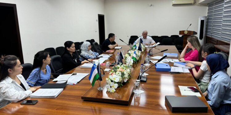 Markaz tayanch doktorantlari bilan ilmiy faoliyatiga doir suhbat uyushtirildi.